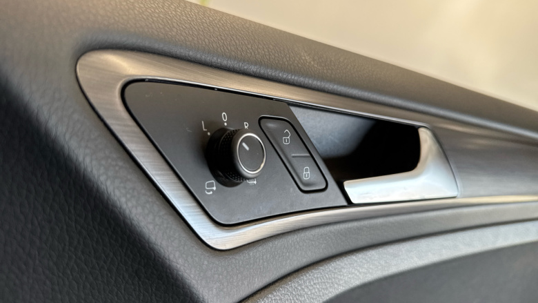 Volkswagen Golf 85kW e-Golf 5dr Auto Electric Hatchback